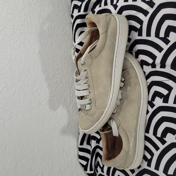 Womans size 6.5 shoe Ugg sneakers beige tan lace up - Picture 4 of 6